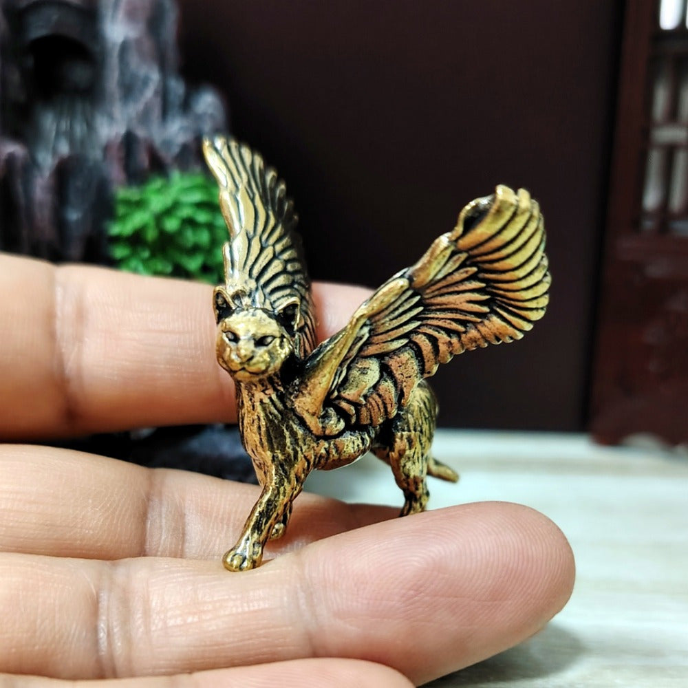 Vintage Altın Kanatlı Uçan Kedi Figürü – Dekoratif & Hediye